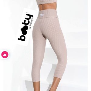 Croco Skin™ Cropped Leggings Dulce de Leche